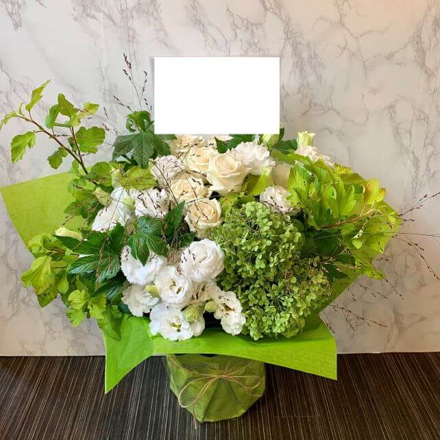 green_white_flower_arrangement