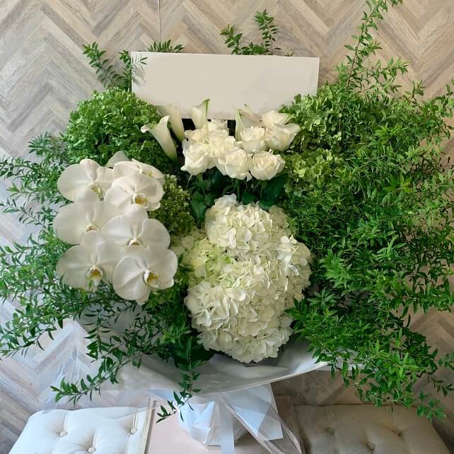 whitegreen_flowers_noble
