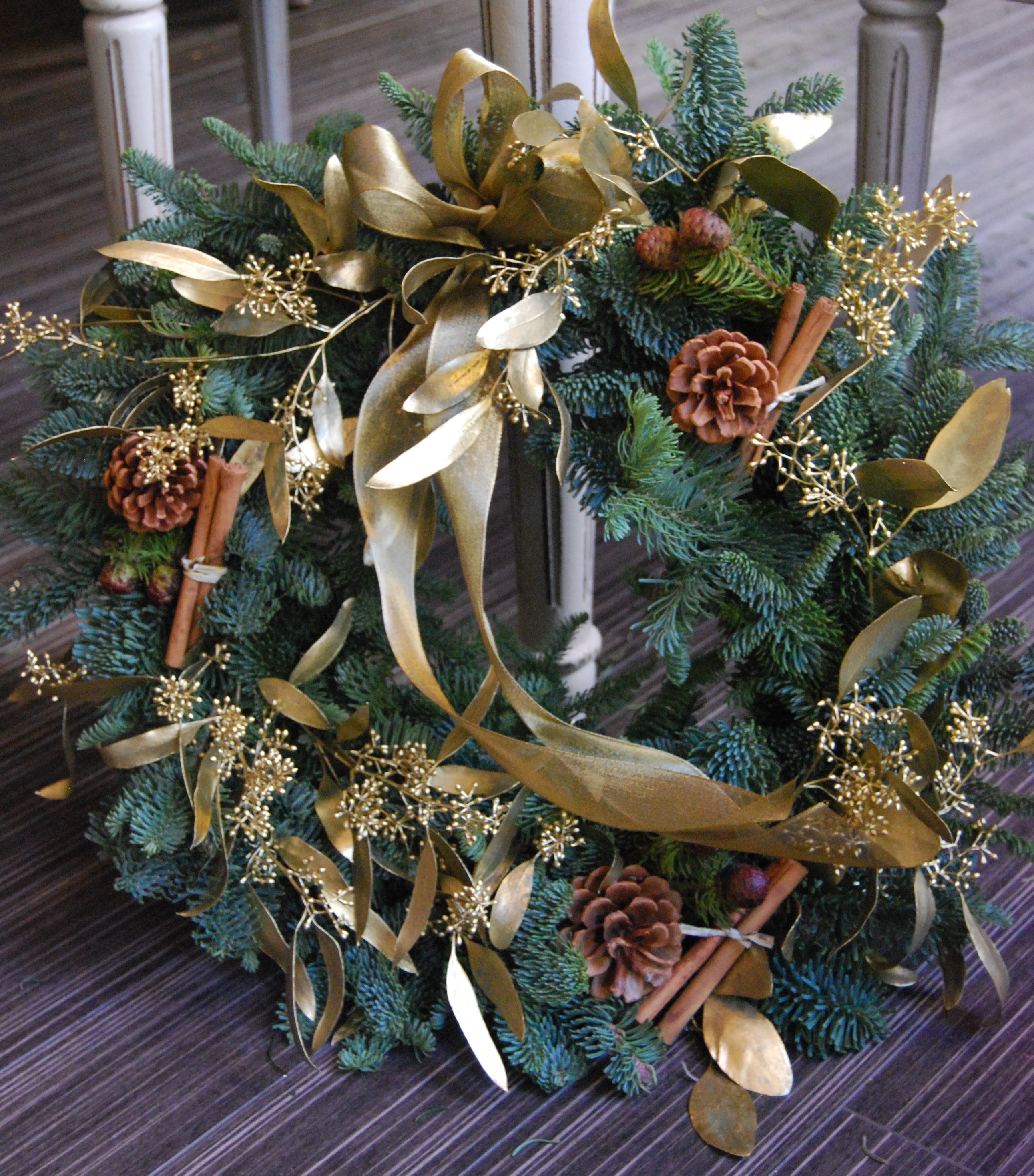 オリジナルなクリスマスデコレーションを、リースやツリーで実現、その